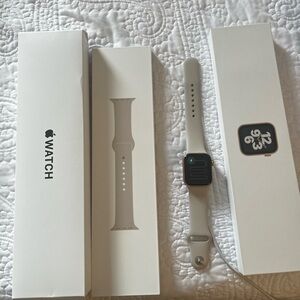 Apple Watch SE 40mm - Lightly used, EUC